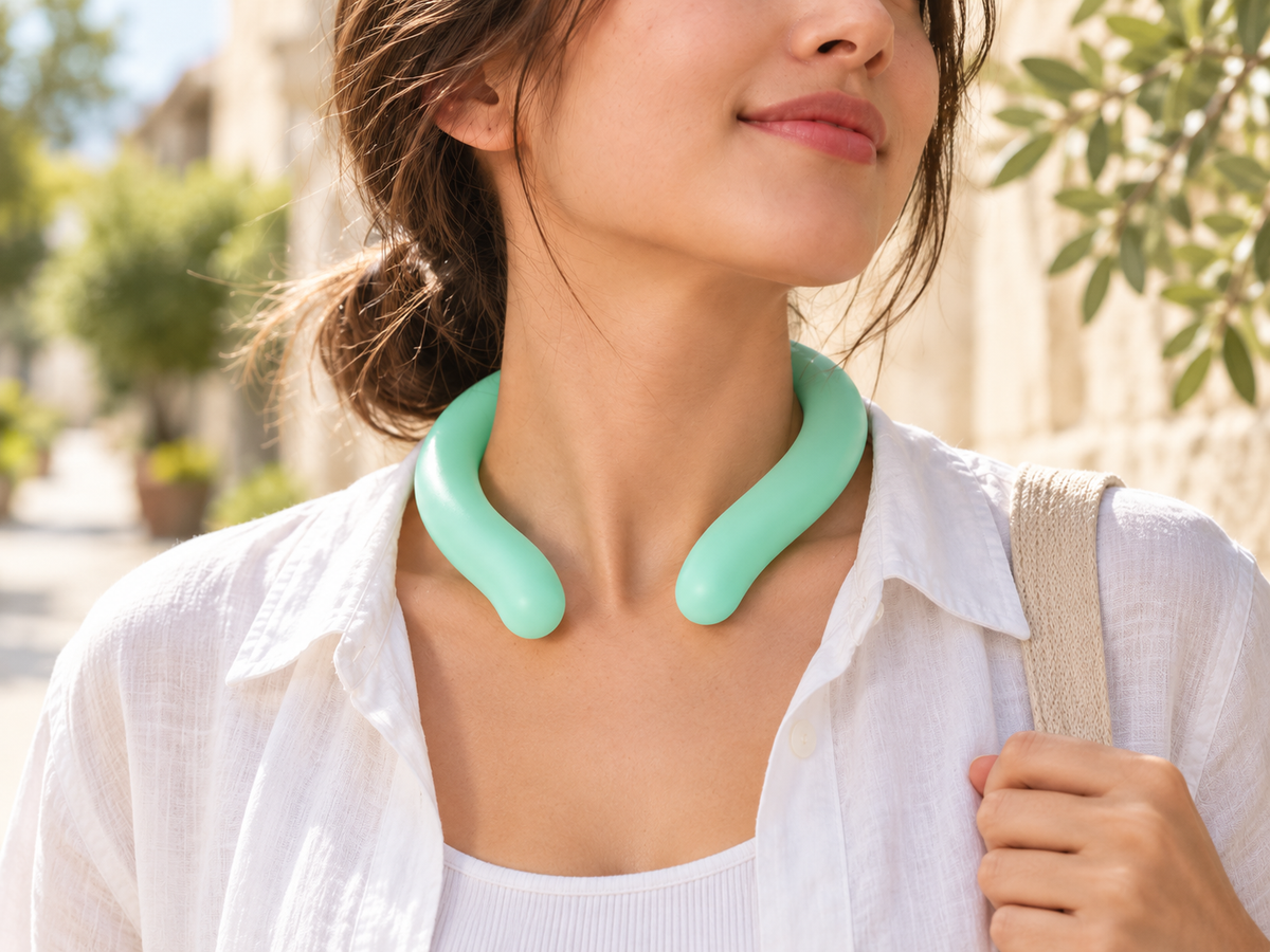 POPPO Everyday Cooling Neck Ring - Soft Mint - lifestyle illustration